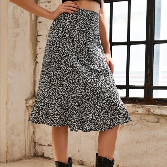 High Waist Ditsy Floral Skirt - Picture 1 of 6
